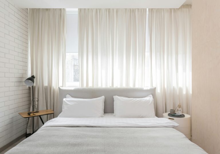Small Room? 12 Smart Decor Tricks to Make It Look Bigger (India Edition) 4 small bedroom
